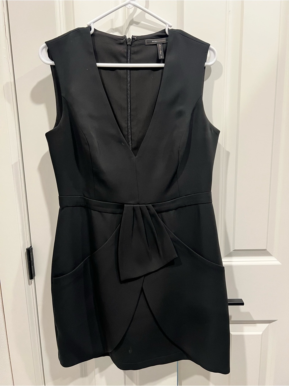 BCBGMaxAzria Black Sleeveless V-Neck Bow-Waist Dress